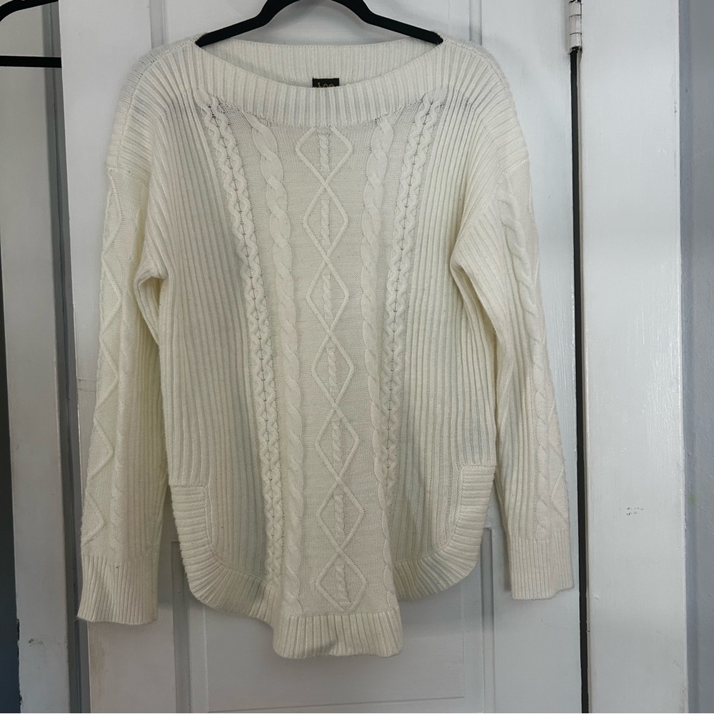 Lee White Crew Neck Cable Knit Sweater